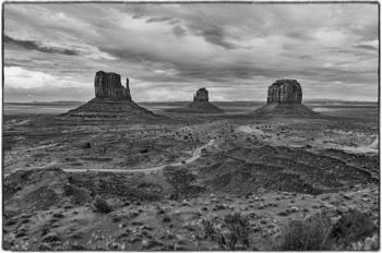  The Mittens and Merricks Butte - Oljato-Monument Valley - USA 