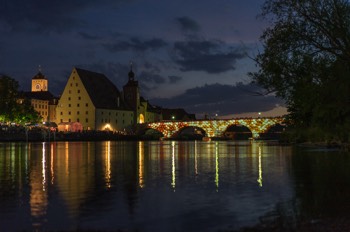  Lichtinstallation Steinerne Brücke - Regensburg - Deutschland 